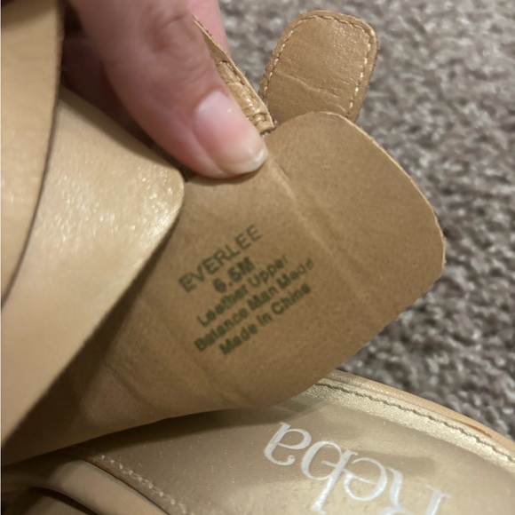 Cute sandals by Reba perfect for summer. - Picture 4 of 5